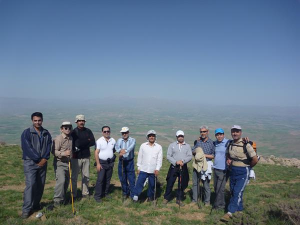 گروه کوهنوردی معاونت بهداشتی این هفته  به ارتفاعات ((خان گورمز )) در شهرستان تویسرکان صعود کردند