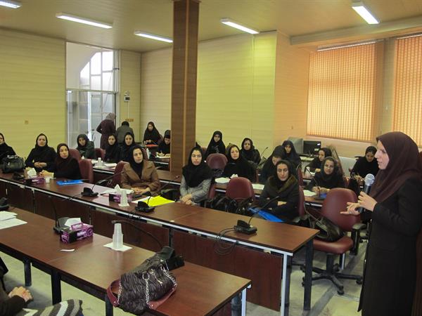 کارگاه منطقه ای کلاس های آمادگی برای زایمان جهت 50 نفرهسته های آموزشی استانهای ایلام ، کردستان ، لرستان ، کارشناسان برنامه مادران و ماماهای آموزش دهنده در مرکز بهداشت استان برگزار گردید.