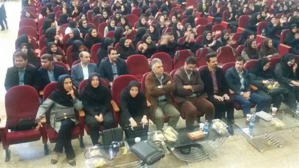 همایش بزرگ سفیران سلامت دانش آموز در کرمانشاه برگزار شد .