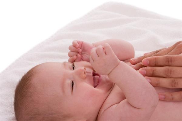 اهمیت شروع شیردهی در ساعت اول تولد و تماس پوست با پوست